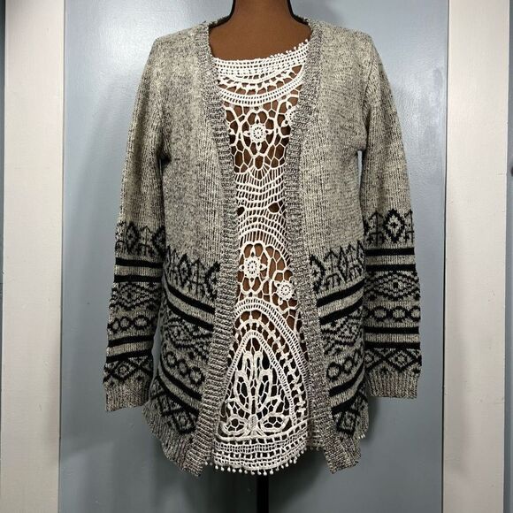 Debut, Long Sleeve Open Front Knit Cardigan, Boho Pattern Along Bottom, Size M/L - Picture 2 of 8